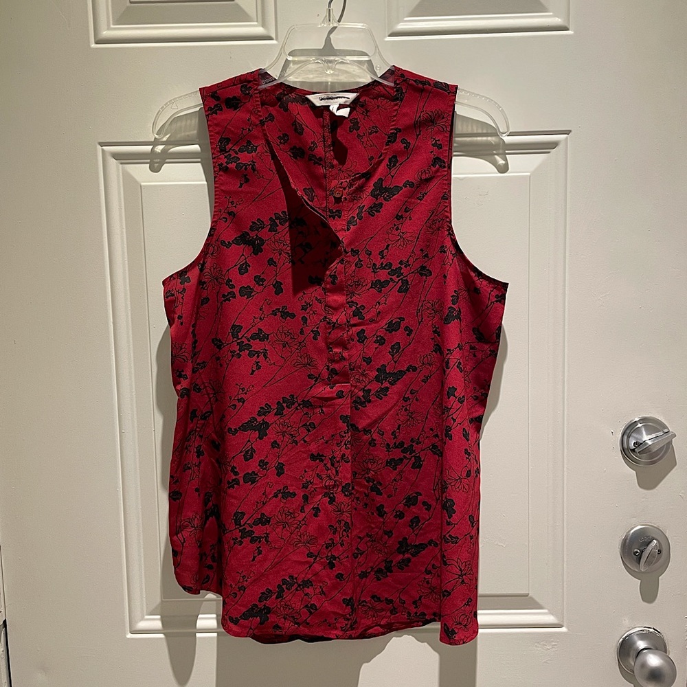 BCBGeneration Maroon Black Floral Sleeveless Button Down Blouse Top Size Medium